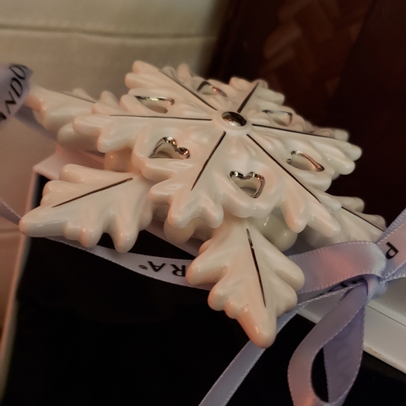 Pandora | Trio Snowflake ornament 3D porcelain - Picture 4 of 12